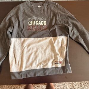 Team Apparel Chicago Bears Gray and Cream Crewneck Sweater